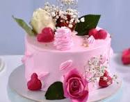 Classic vanilla cake with simple piping